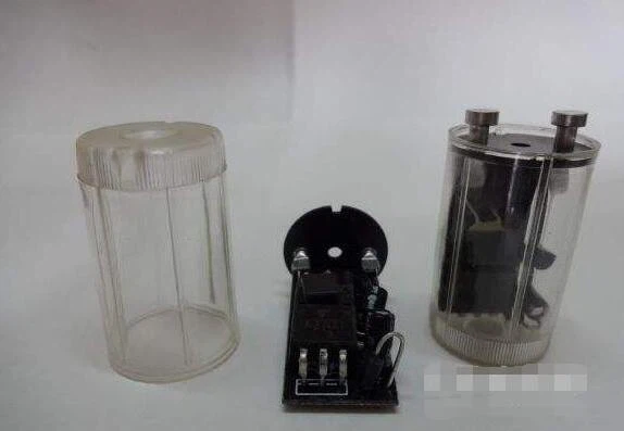 Do fluorescent lamps have starters now What is the principle of fluorescent lamp